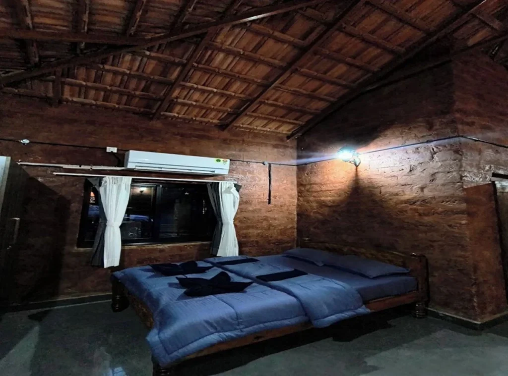Deluxe  AC Suite